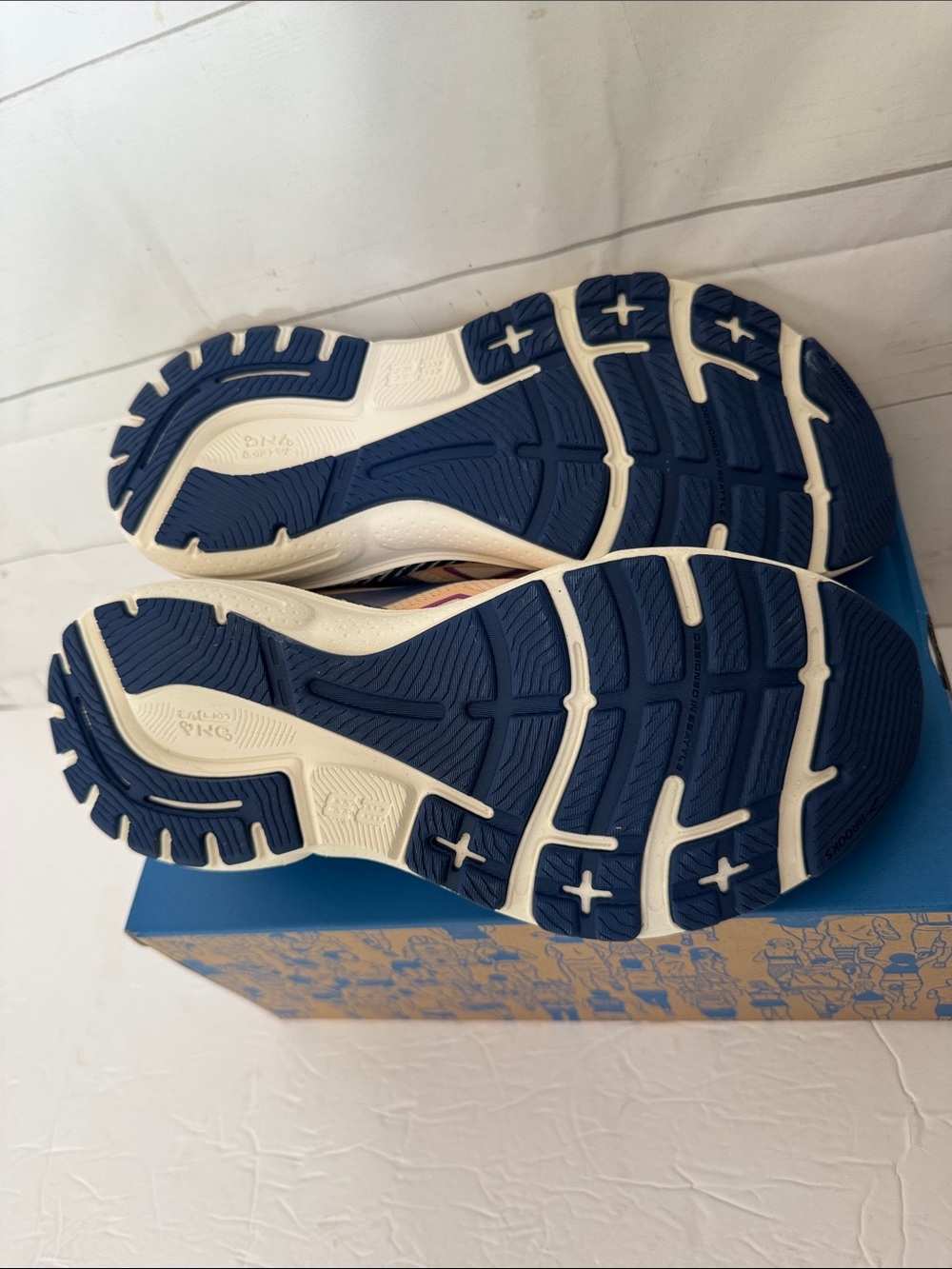 Brooks Size 8-8.5B Adrenaline GTS 23 Women's Running Shoes Apricot (Estate Blue) - Picture 7 of 9